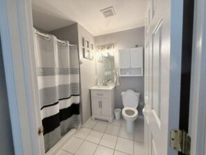 Bathroom - Downtown - 3.5 Blocks to Beach & Boardwalk / Top-Floor Condo with Deck & Parking (Ocean City)