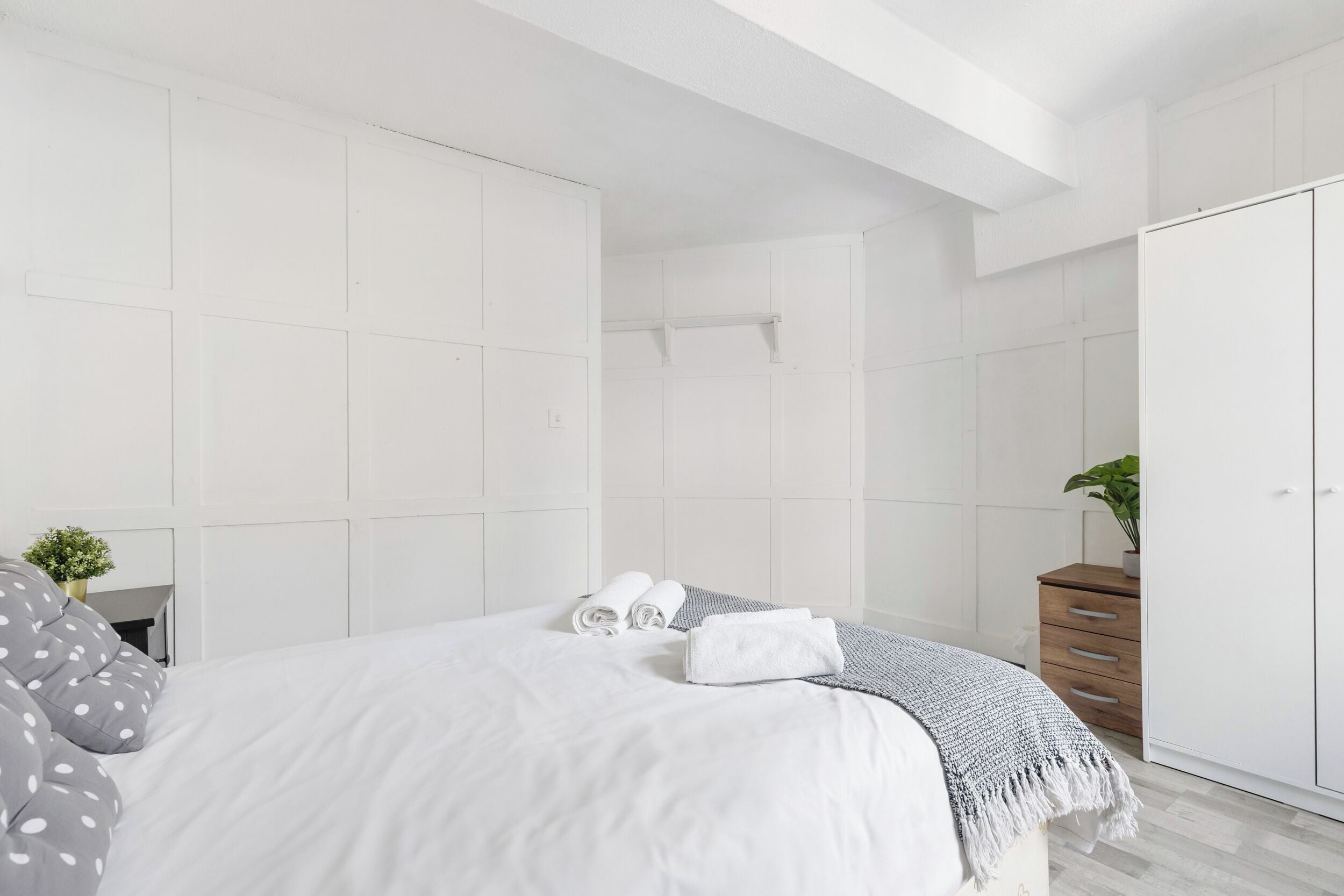 4 chambres, fer et planche à repasser, Wi-Fi, literie fournie