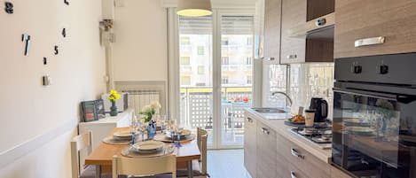 Fridge, microwave, oven, stovetop