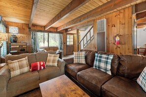 Smart TV, chimenea y futbolito 