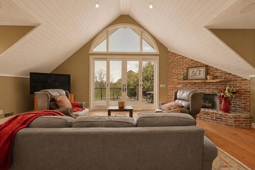 "The Hideaway at Kensington and Cove Farm"