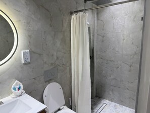 Deluxe Double Room | Bathroom - Sanrai (Gros Islet)