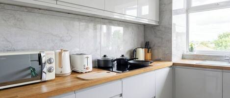 Fridge, microwave, oven, stovetop
