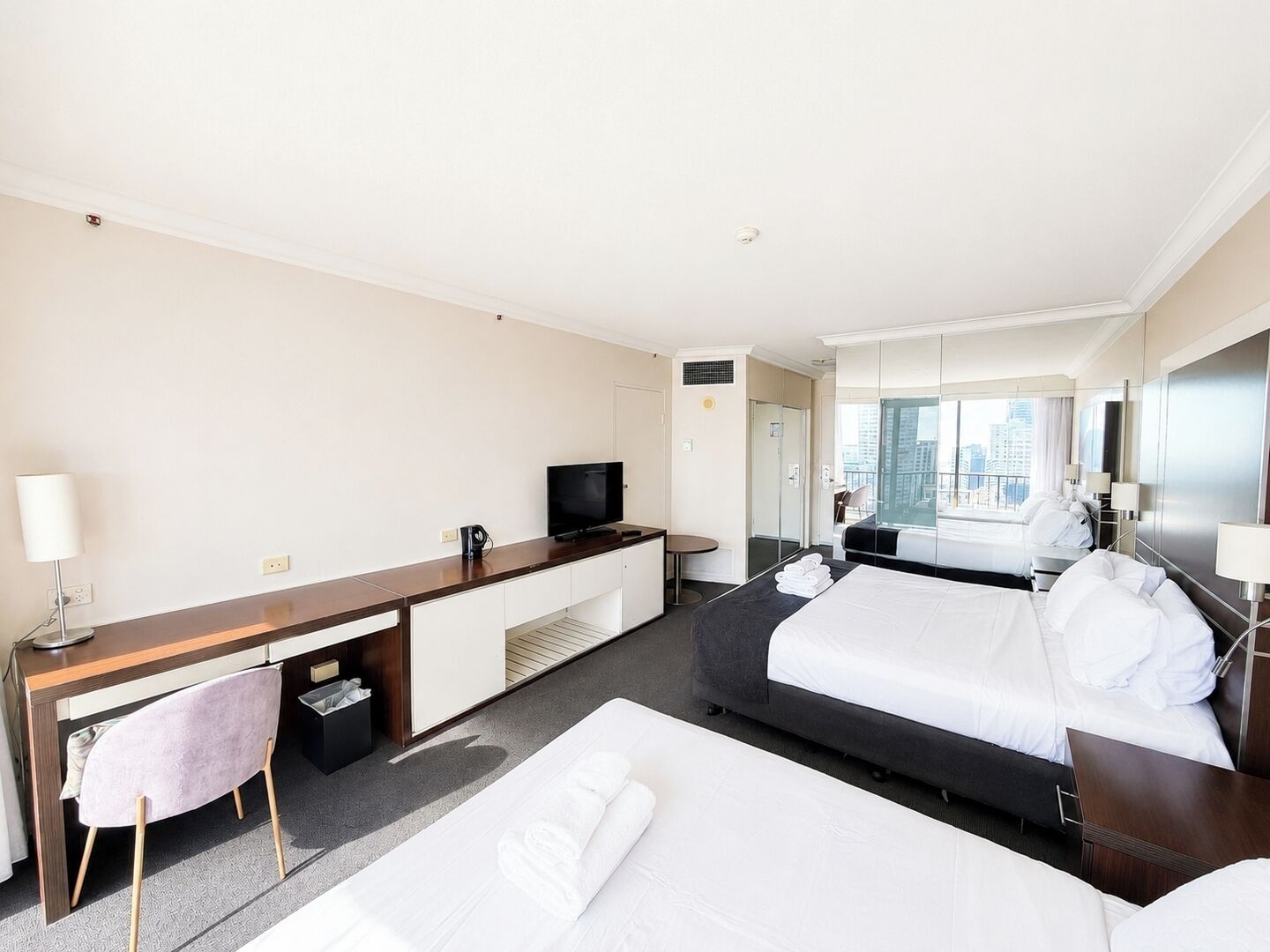 Sea View Hotel Room | Walk To Beach And Tram | Max 4 - Surfers Paradise
