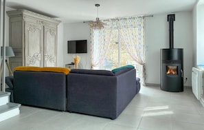 Fernseher, Kamin