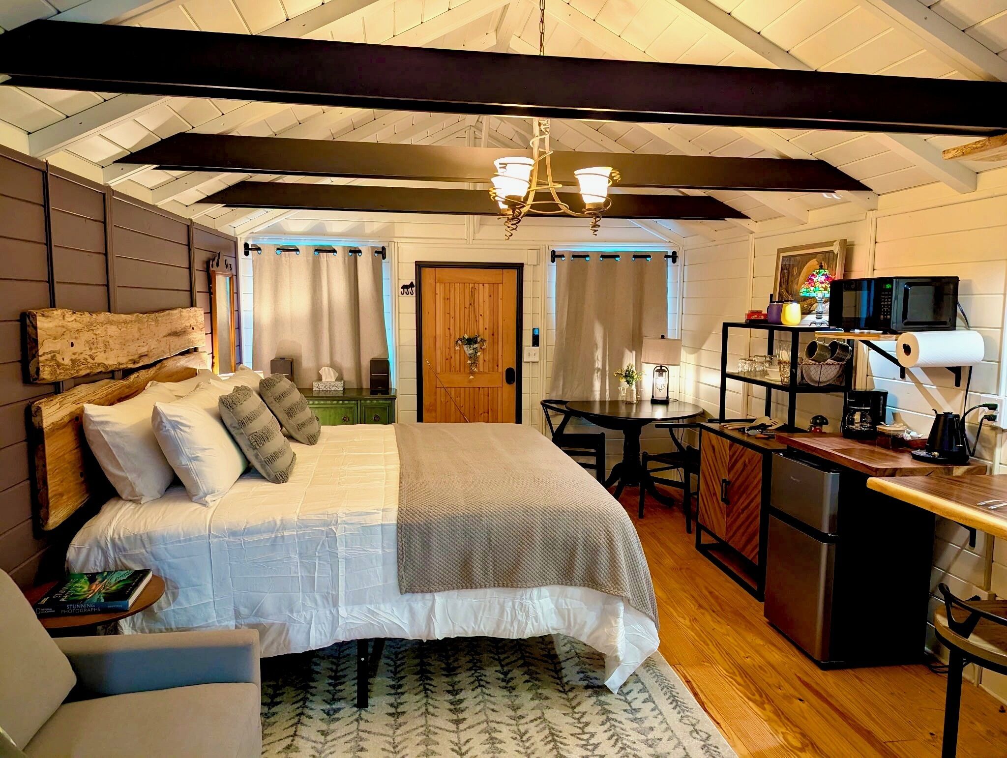 Travel cot, free WiFi, bed sheets