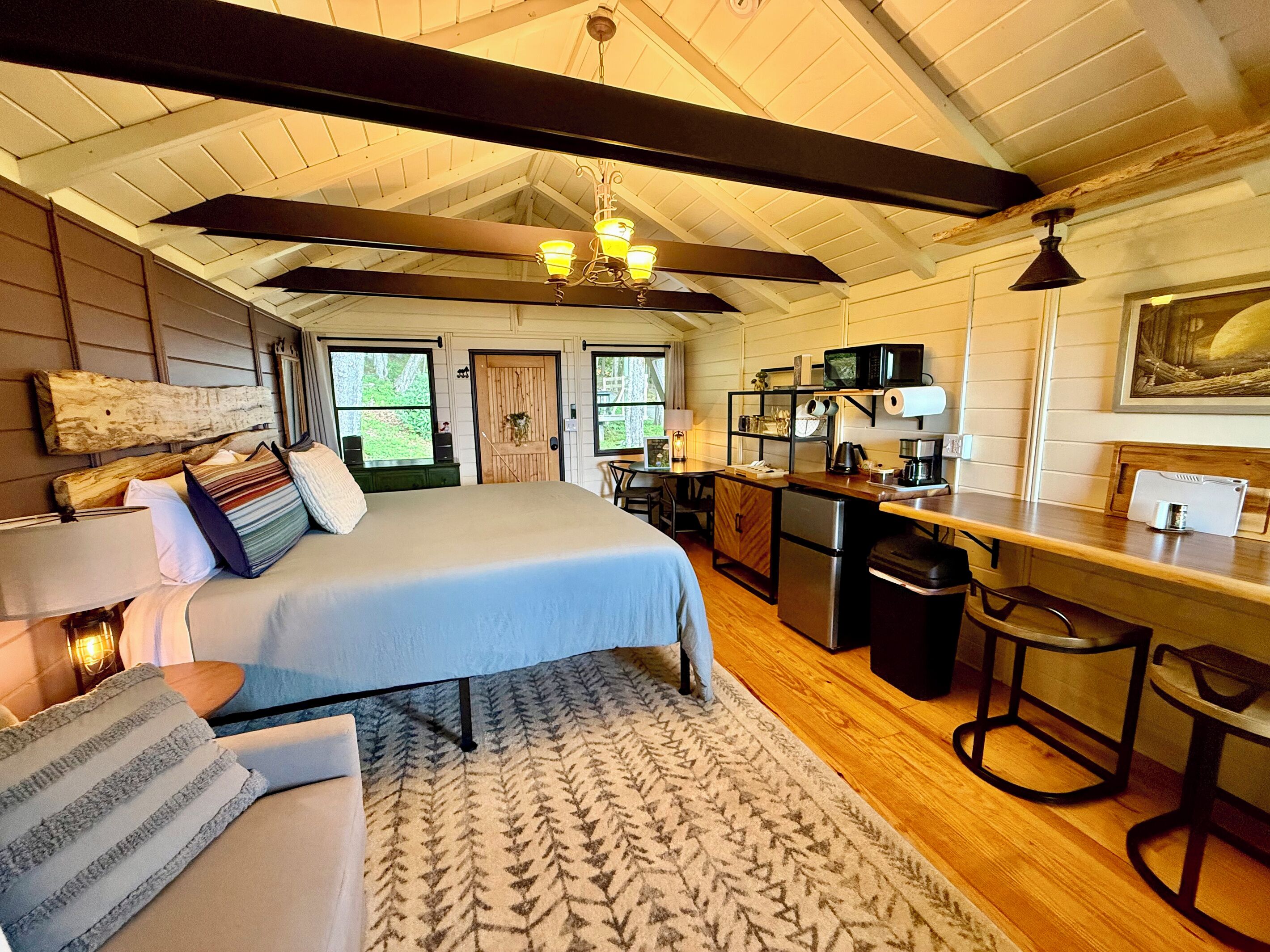 Travel cot, free WiFi, bed sheets