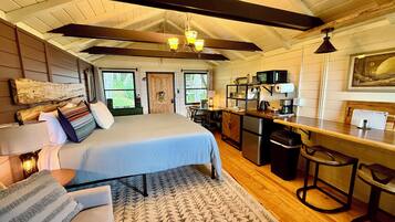 Travel cot, free WiFi, bed sheets