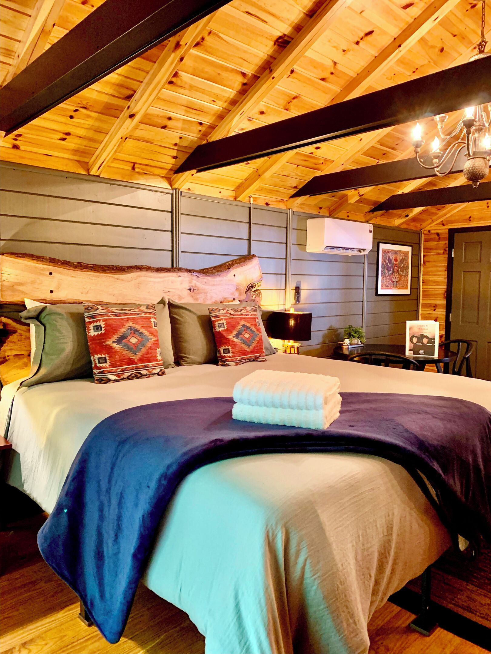 Travel cot, free WiFi, bed sheets