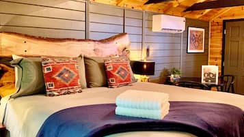 Travel cot, free WiFi, bed sheets