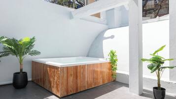 Bañera de hidromasaje exterior