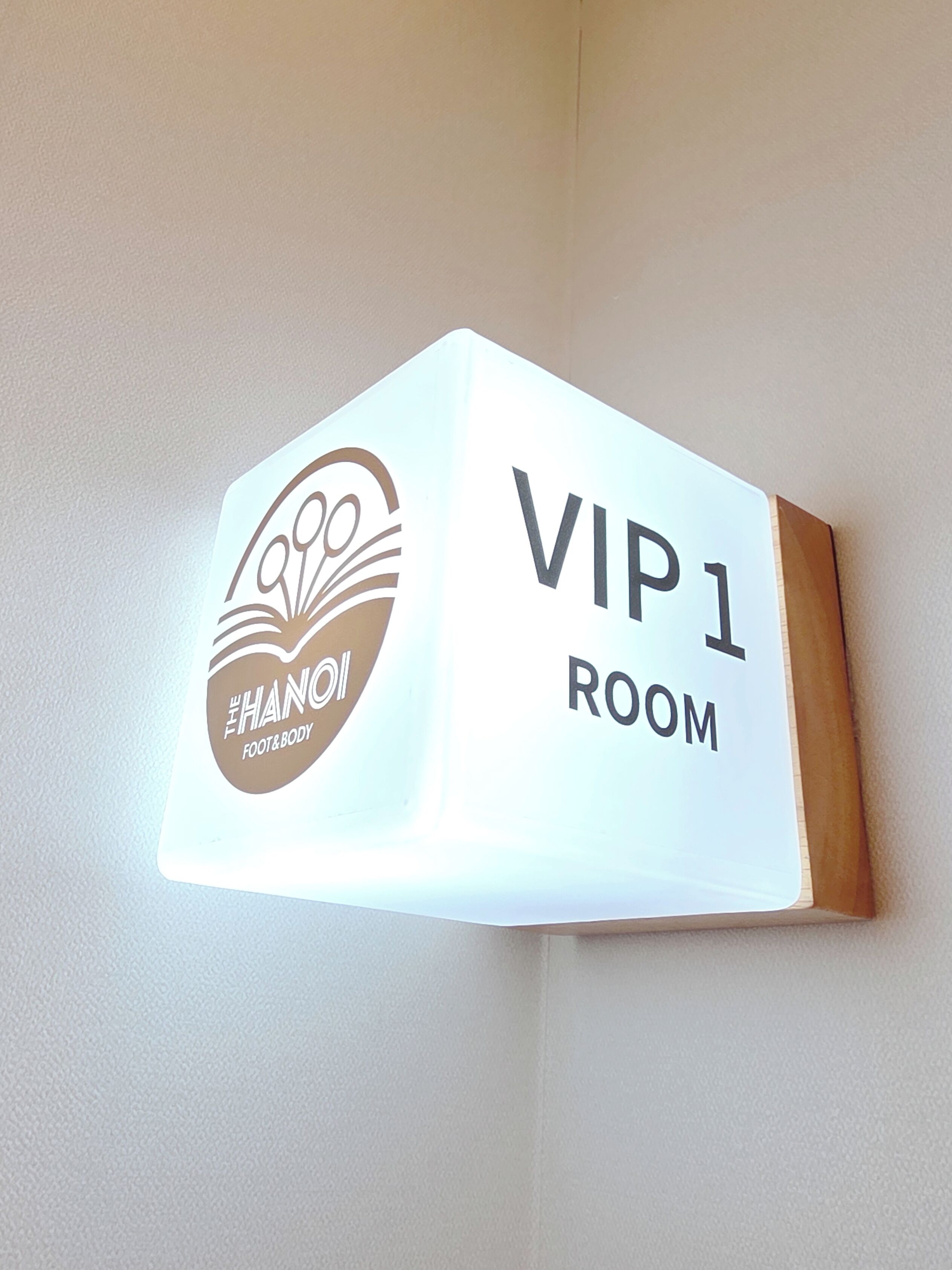 A sign indicating 'VIP 1 ROOM' with a logo and text.