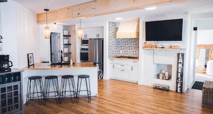 Luxury Lakefront Cabin | Private Beach