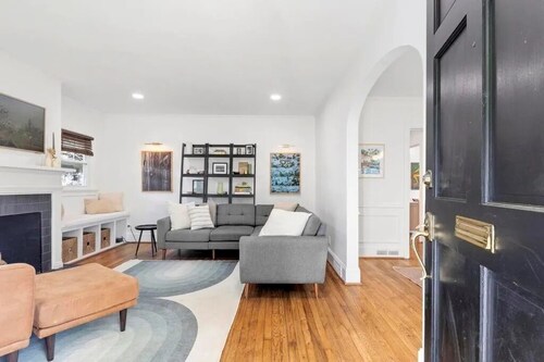 Tranquil 5-bedroom house with AC in lovely College Park