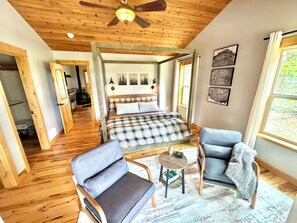 Iron/ironing board, free WiFi, bed sheets - Quiet, wooded cottage in Marion perfect for relaxing stays (Marion)