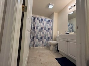 Bathroom - Beach getaway hidden gem (Clearwater)
