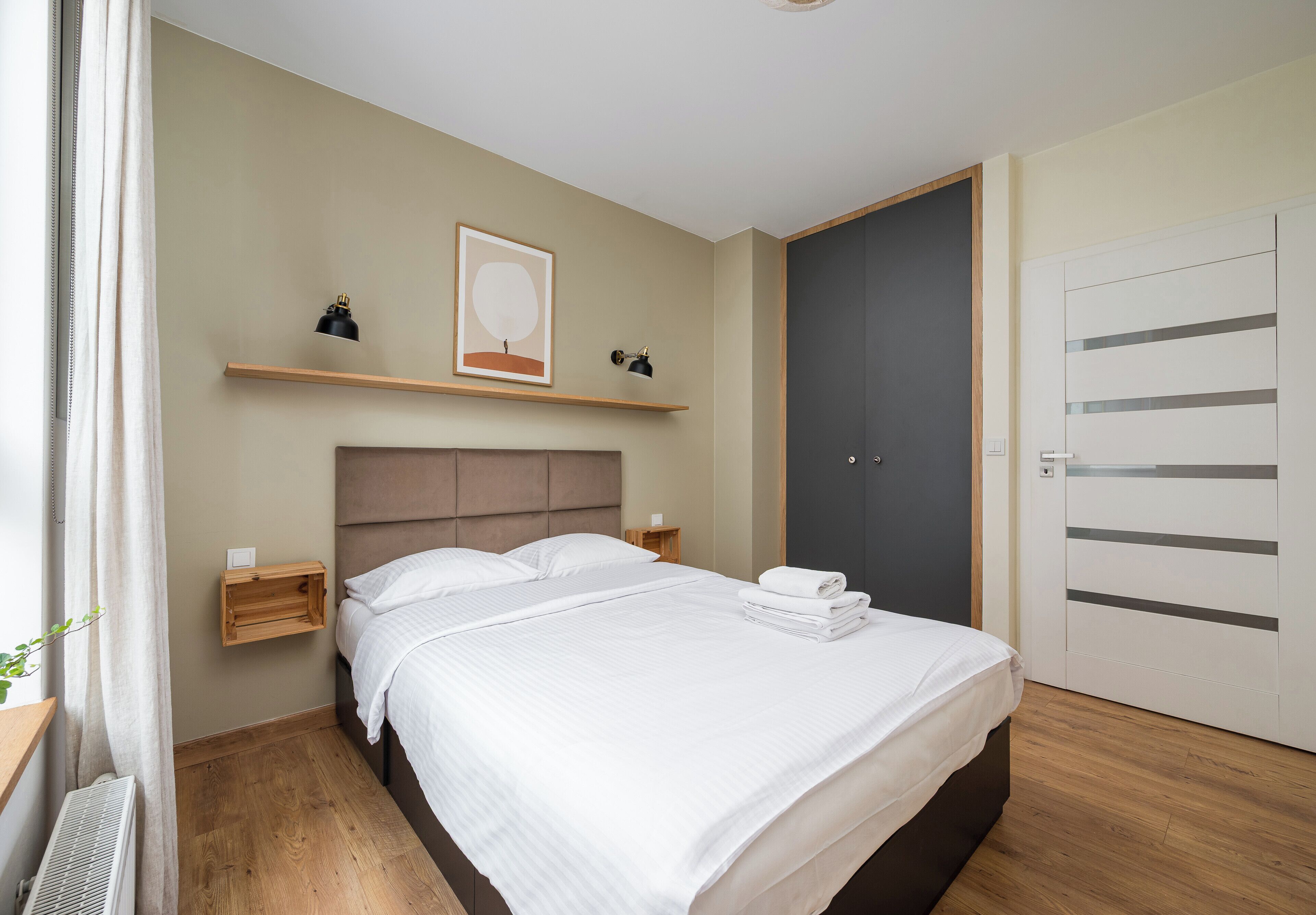 Iron/ironing board, WiFi, bed sheets