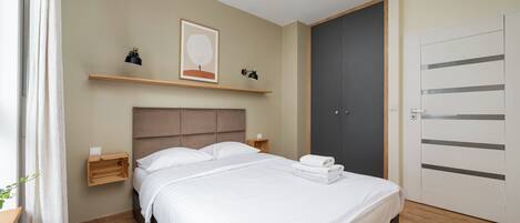 Iron/ironing board, WiFi, bed sheets