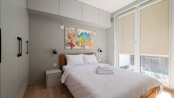 Iron/ironing board, WiFi, bed sheets