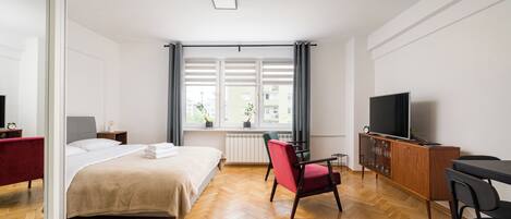 Iron/ironing board, WiFi, bed sheets