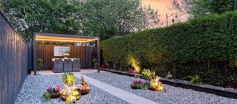 Stylish 5BR Home - Garden Pergola