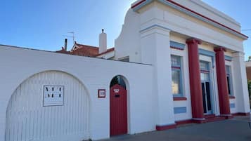 Casa superior, 4 quartos, vista para o jardim | Fachada