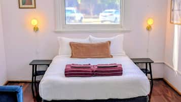 Apartamento superior, vistas al patio | Tabla de planchar con plancha y wifi gratis