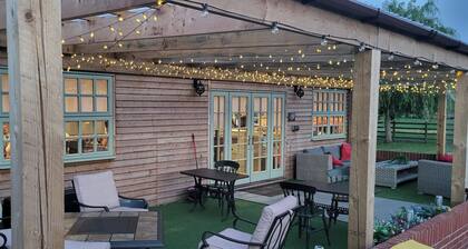 Marshland Alpacas Glamping Lodge