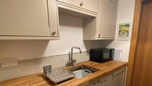 Coffee/tea maker, fridge, microwave, toaster - Quiet, Modern Ground Floor Annex Near Theatr Clwyd (Mold)