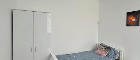 Bügeleisen/Bügelbrett, WLAN, Bettwäsche