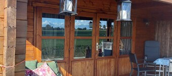 Cabin Sleeps 4 with Hot Tub and Garden