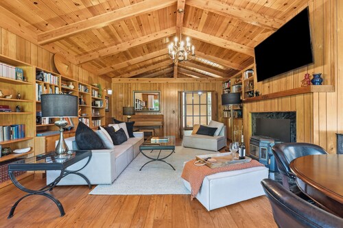 Private Wine Country Escape With Sweeping Valley Views, Hot Tub, Apple Hill