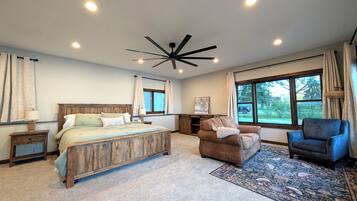 4 bedrooms, WiFi (free), bed sheets