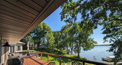 Spacious 4 bedroom House on Briggs Lake w/ Private Dock & Beautiful Sunrises