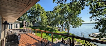 Spacious 4 bedroom House on Briggs Lake w/ Private Dock & Beautiful Sunrises
