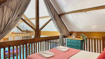 Iron/ironing board, internet, bed sheets
