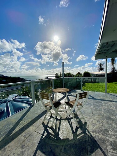 Cable Bay Moana View House