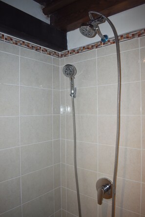 Bathroom - Lolos Place (Antigua Guatemala)