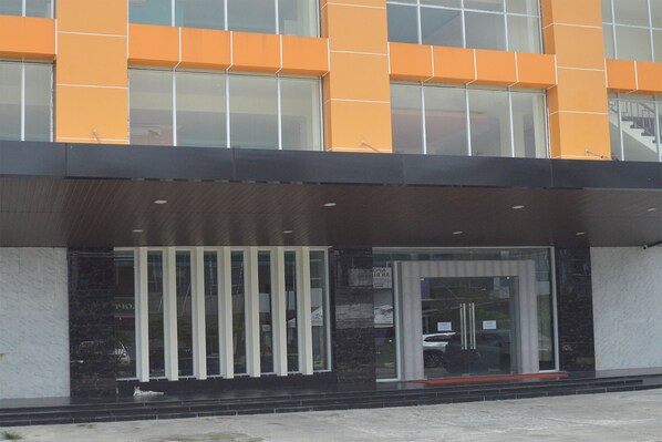 Gambar tidak terklasifikasi, 1 dari 34, tombol