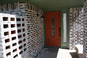 Exterior detail - Cozy Court House near Flower Mound and Lewisville (Flower Mound)