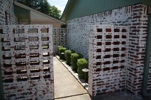 Property grounds - Cozy Court House near Flower Mound and Lewisville (Flower Mound)