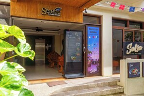A restaurant entrance with a sign for 'Siete La Playa Boracay' and a menu board. - Serene La Playa (Malay)