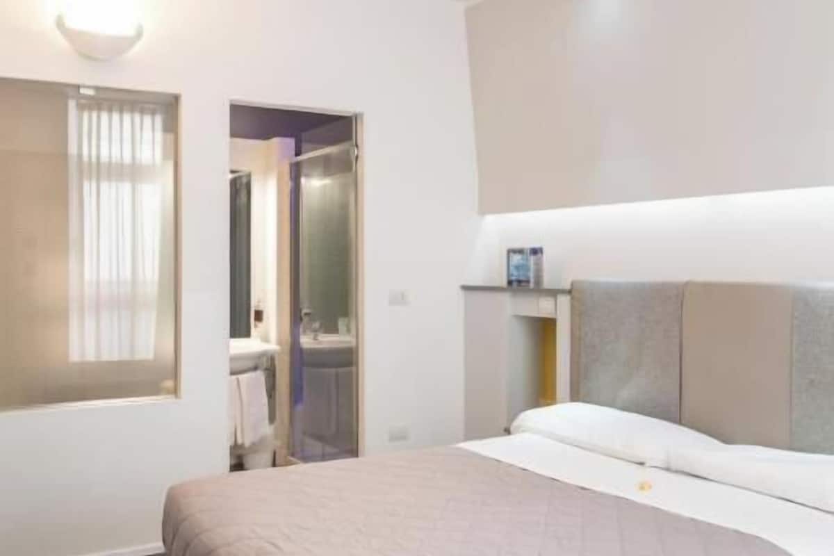 Double Room | Free WiFi, bed sheets