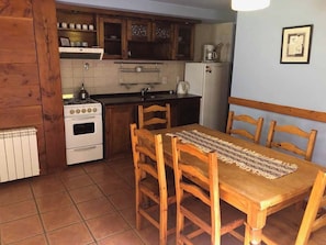 Bungalow Standar | Dapur pribadi | Lemari es besar, microwave, oven, dan kompor