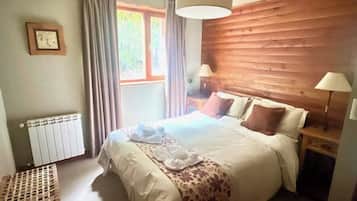 In-room safe, laptop workspace, blackout curtains, free WiFi