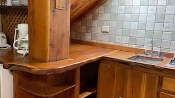 Comfort-Maisonette | Eigene Küche | Wasserkocher mit Kaffee-/Teezubehör, großer Kühlschrank, Mikrowelle