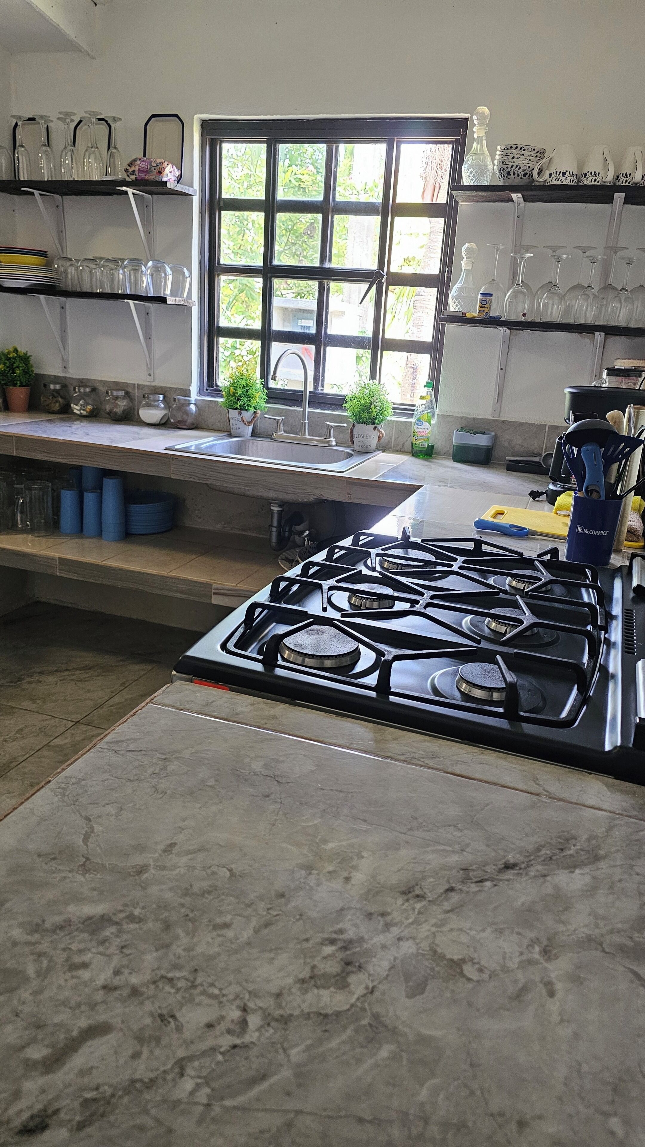 Oven, coffee/tea maker, cookware/dishes/utensils