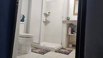 Towels, soap, shampoo, toilet paper