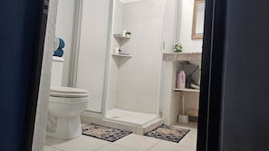 Towels, soap, shampoo, toilet paper - "1200 m² Bacalar: Laguna a Pasos, Pet Friendly" (Xul-Ha)