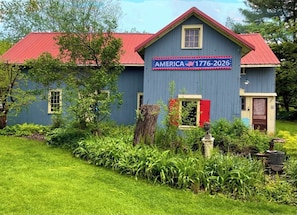 Exterior - The Bunkhouse at CrowNestFarm. A glamping farm adventure 3 hrs from NYC (Trumansburg)